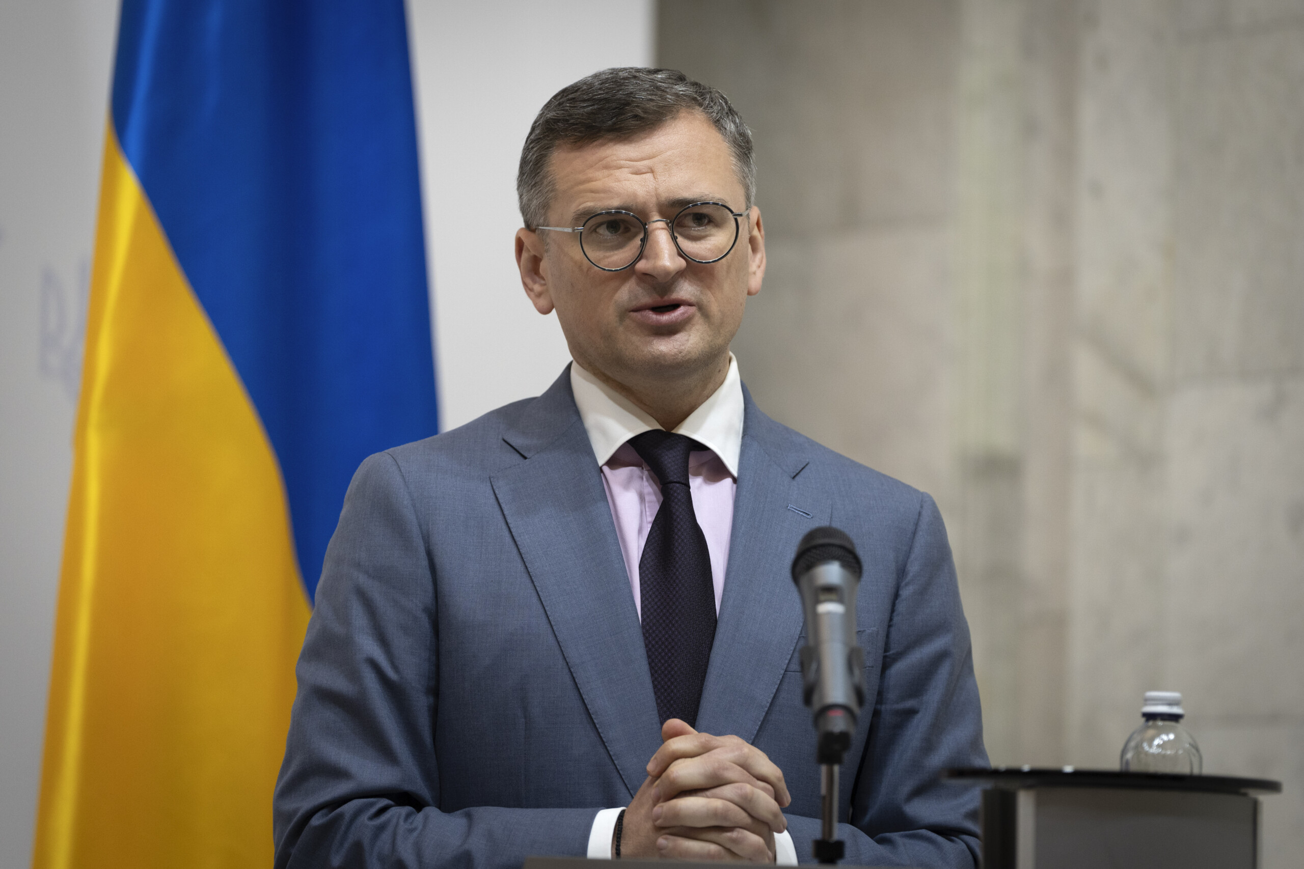 ukraine kuleba le tournant est loin seuls les etats unis peuvent limposer scaled