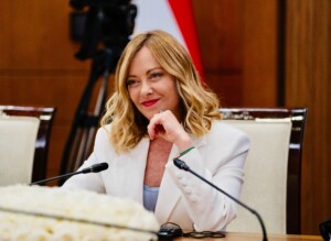 gouvernement meloni sur les menaces contre sa fille la politique doit sunir contre ce climat malsain