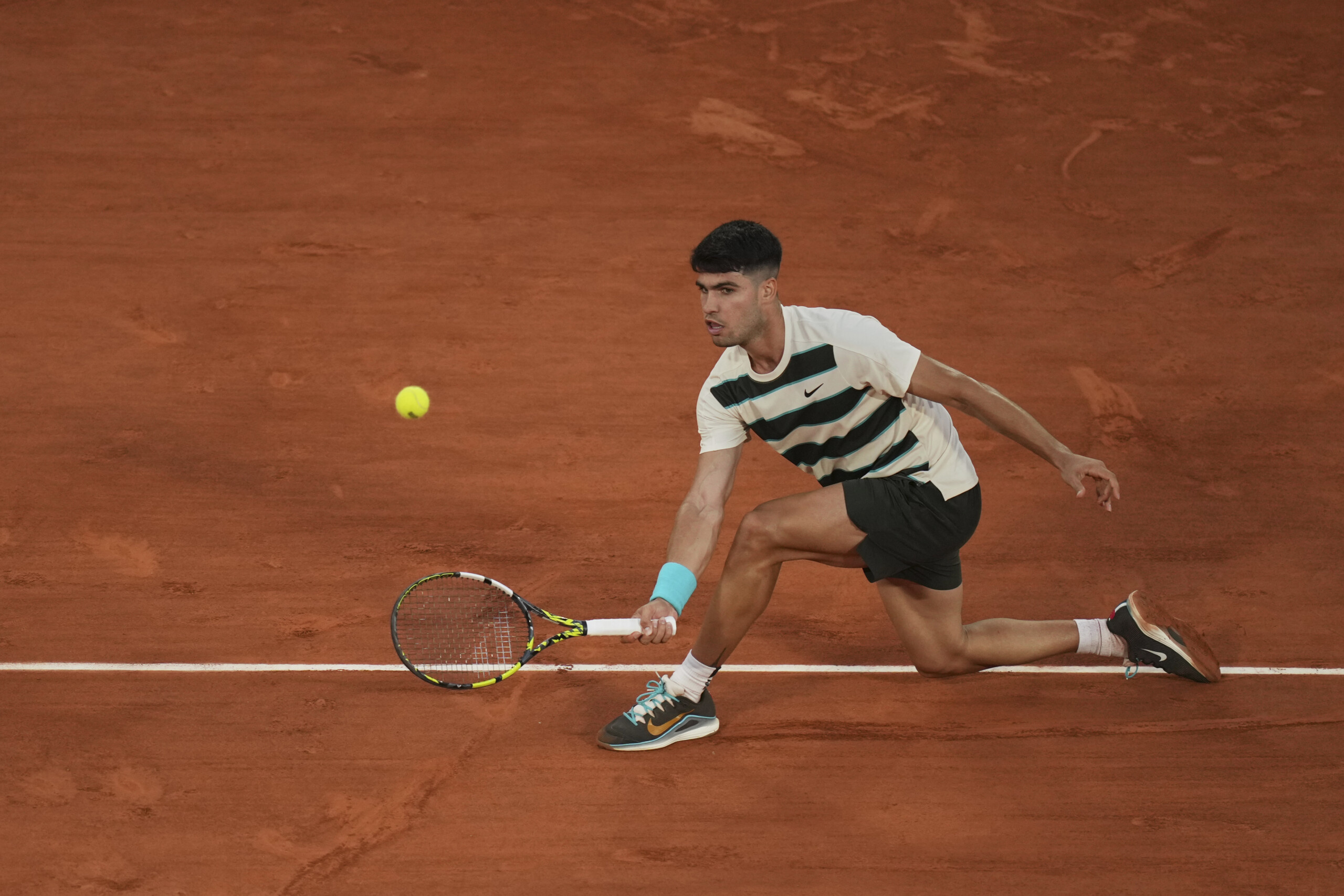 roland garros alcaraz se qualifie pour les huitiemes de finale scaled