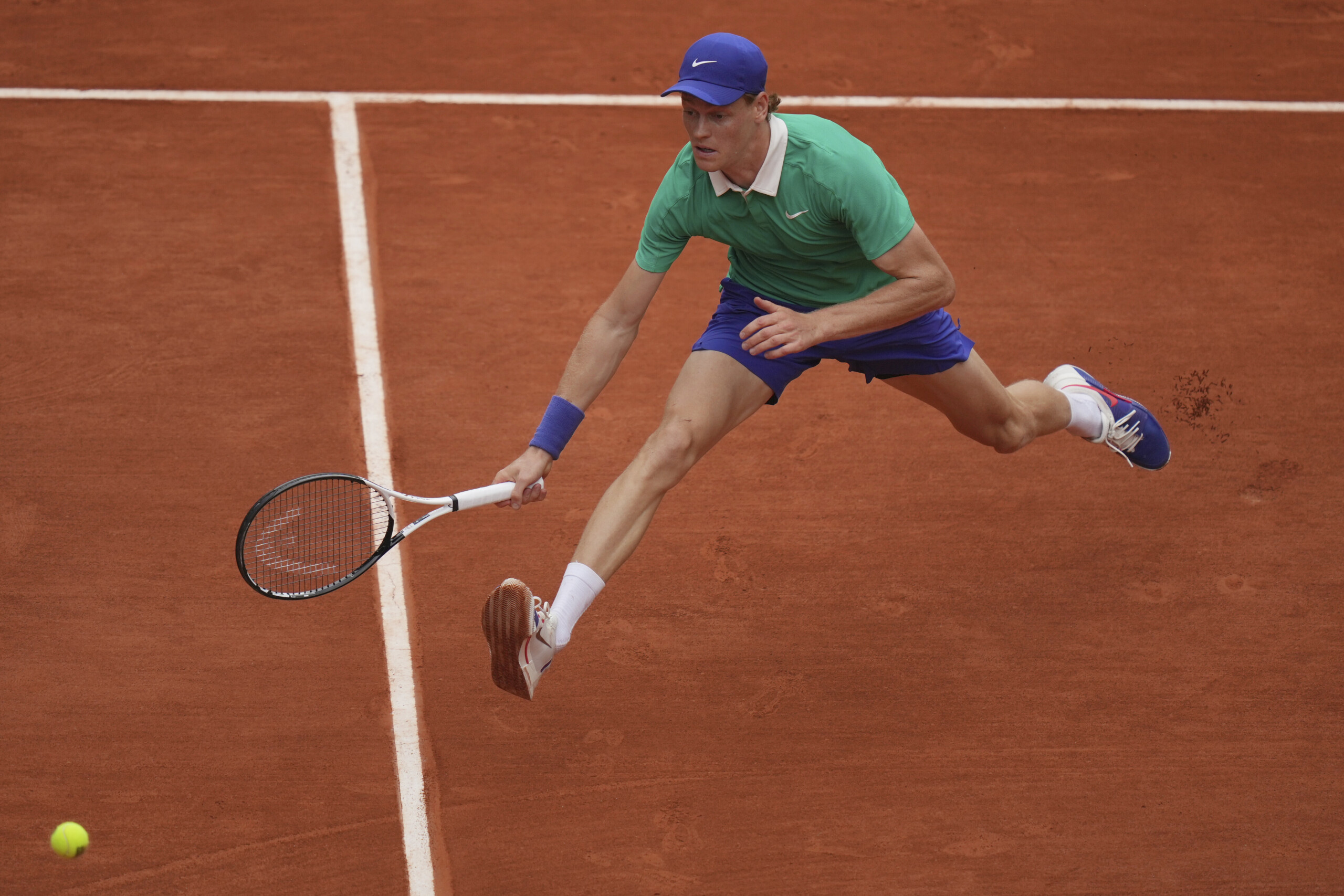 roland garros jannik sinner en huitiemes lehecka battu en trois sets scaled