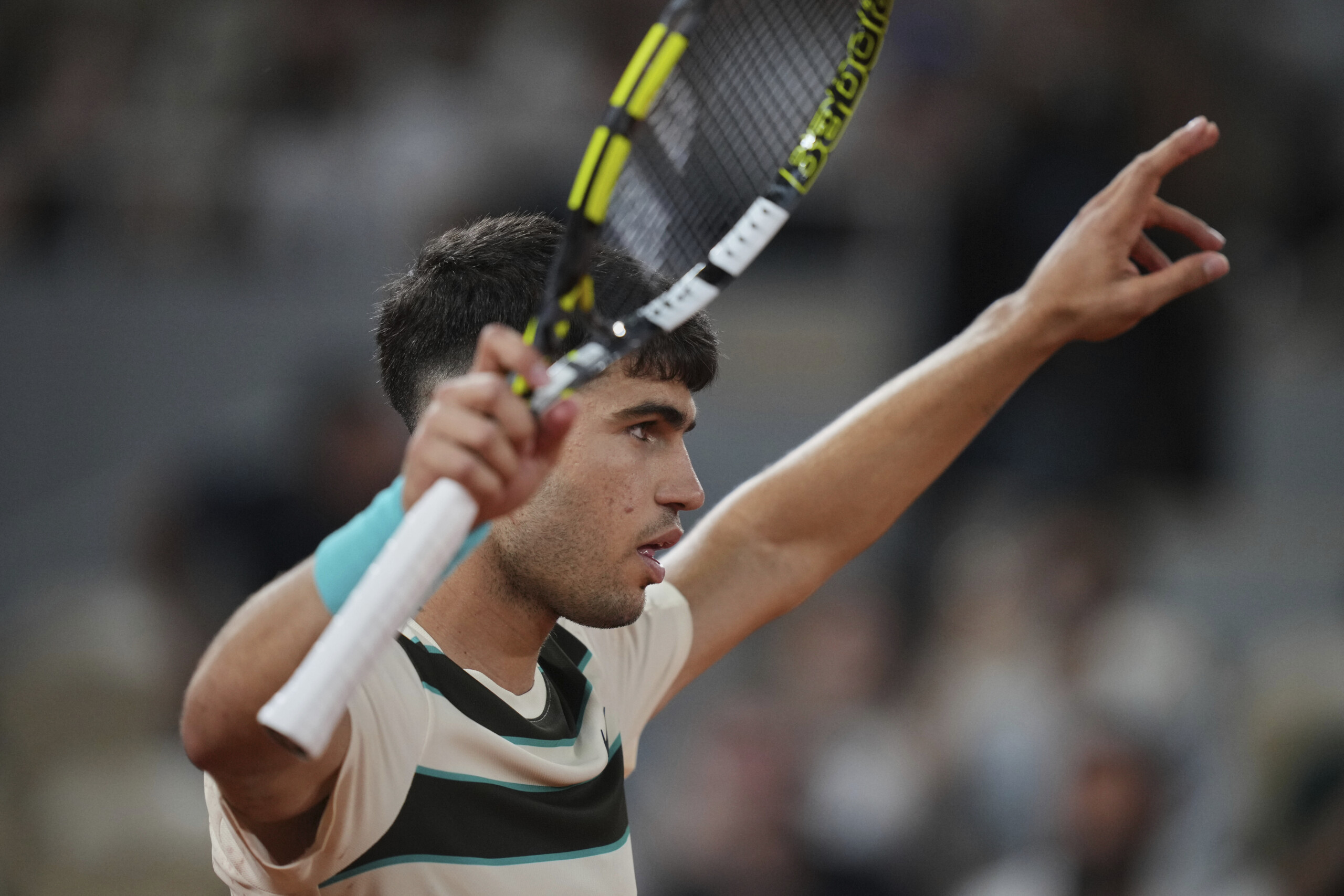 roland garros alcaraz en quarts shelton elimine en quatre sets scaled