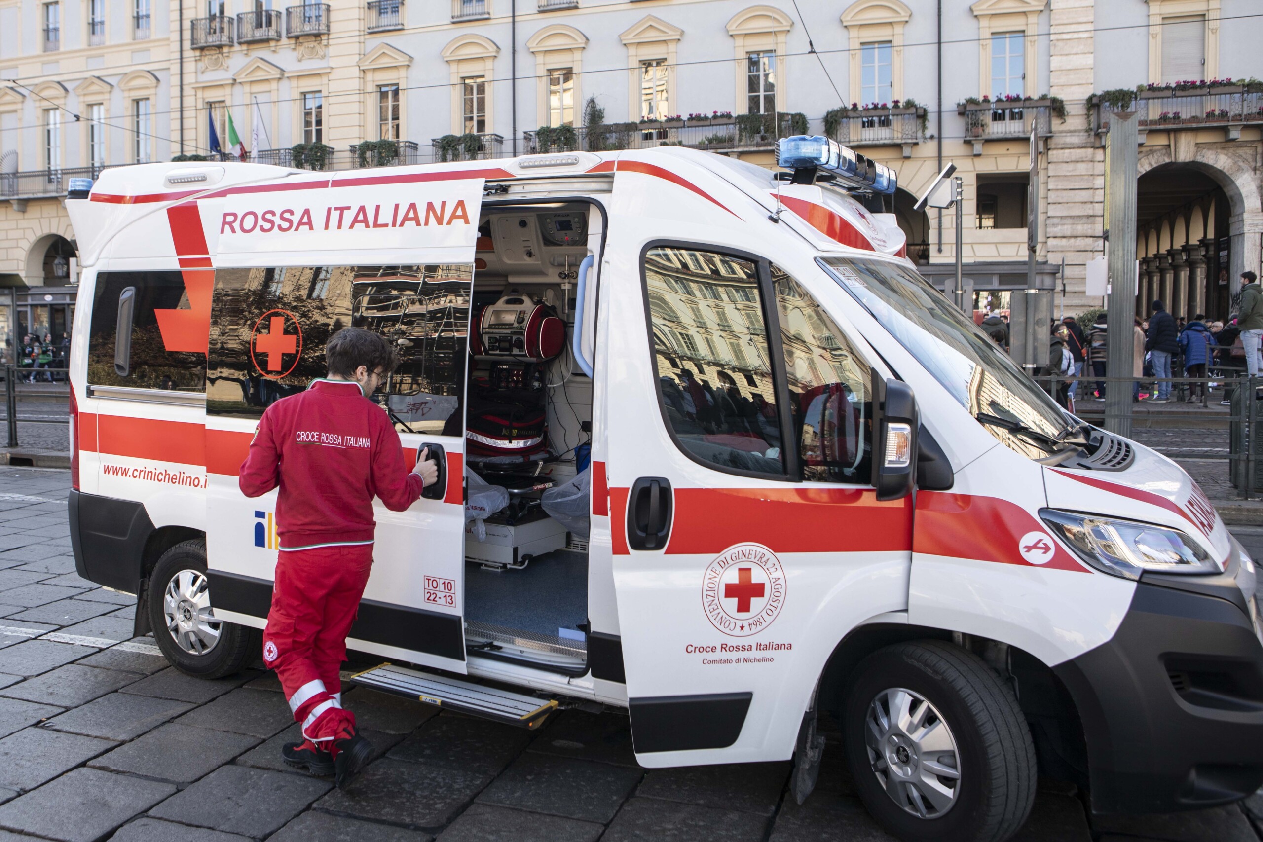 udine homme frappe au marteau devant une discotheque dans un etat grave scaled