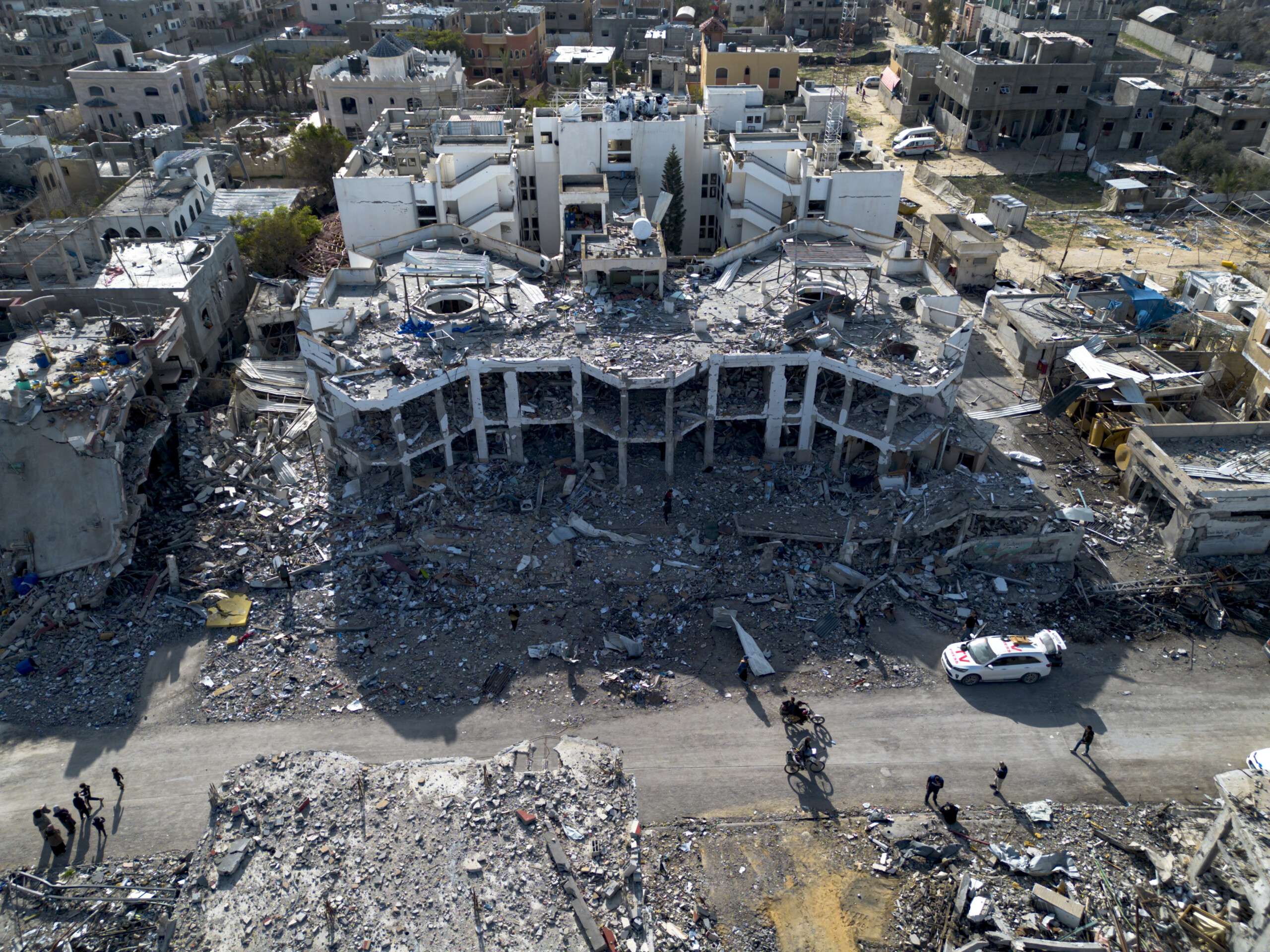 moyen orient medias 24 morts par tirs israeliens sur des personnes attendant de laide scaled