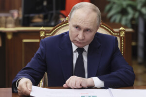 ukraine poutine kiev veut un cessez le feu pour se rearmer