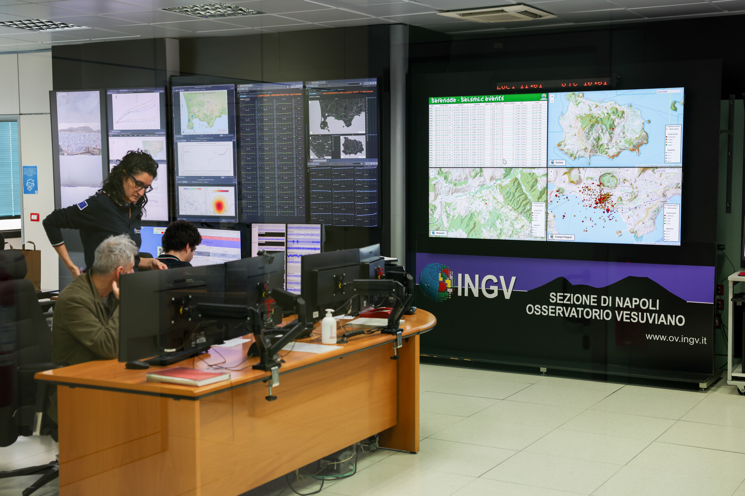 campi flegrei nouvelle serie sismique seisme de magnitude 32 scaled