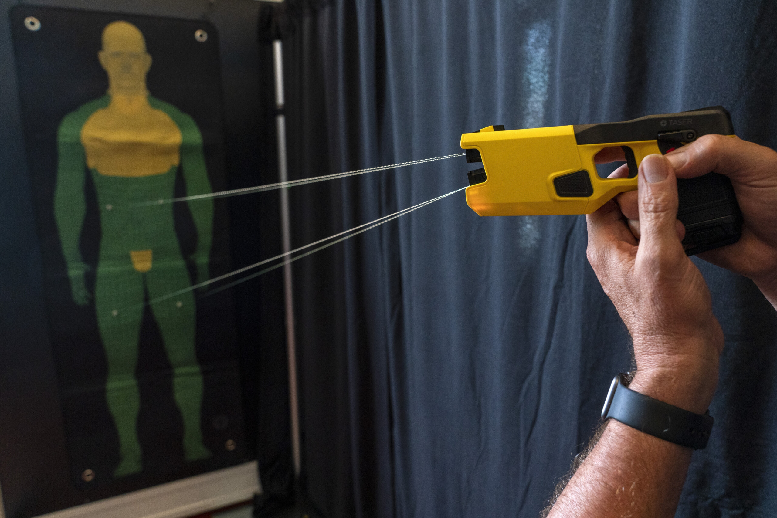 pescara 3 personnes mises en examen pour la mort dune trentenaire apres lutilisation dun taser scaled