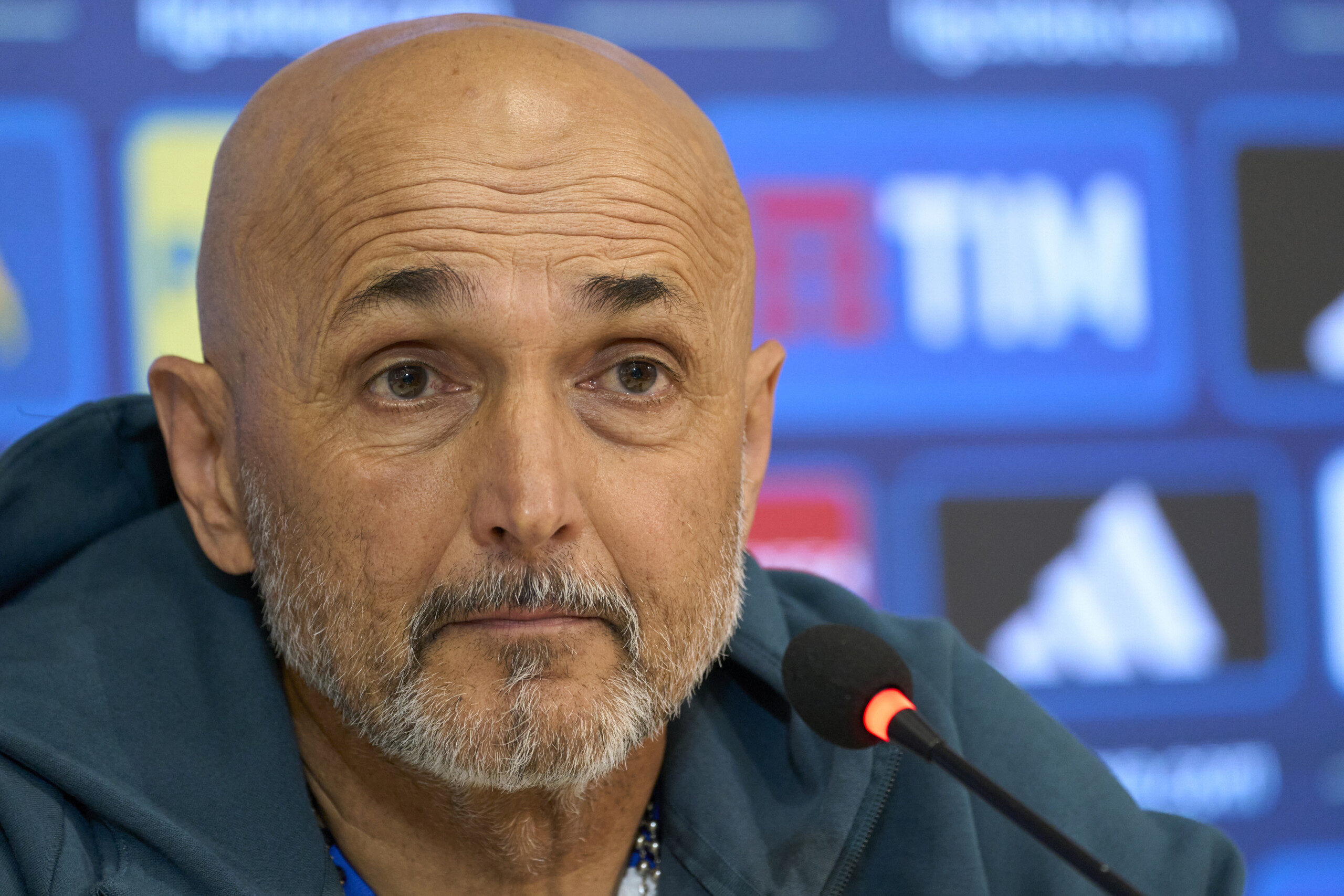 equipe nationale spalletti quitte la conference de presse visiblement emu scaled