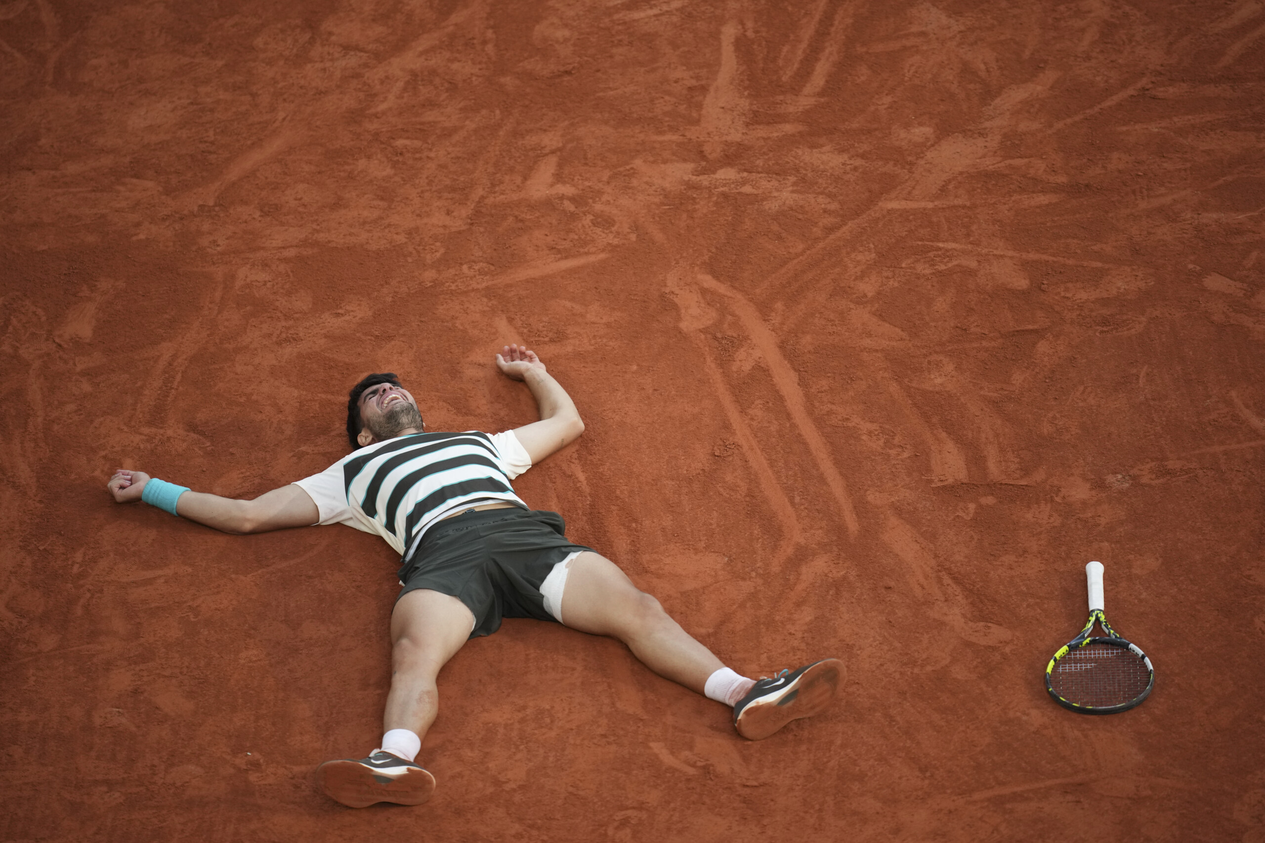 roland garros alcaraz triomphe en remontee sinner cede au super tie break scaled