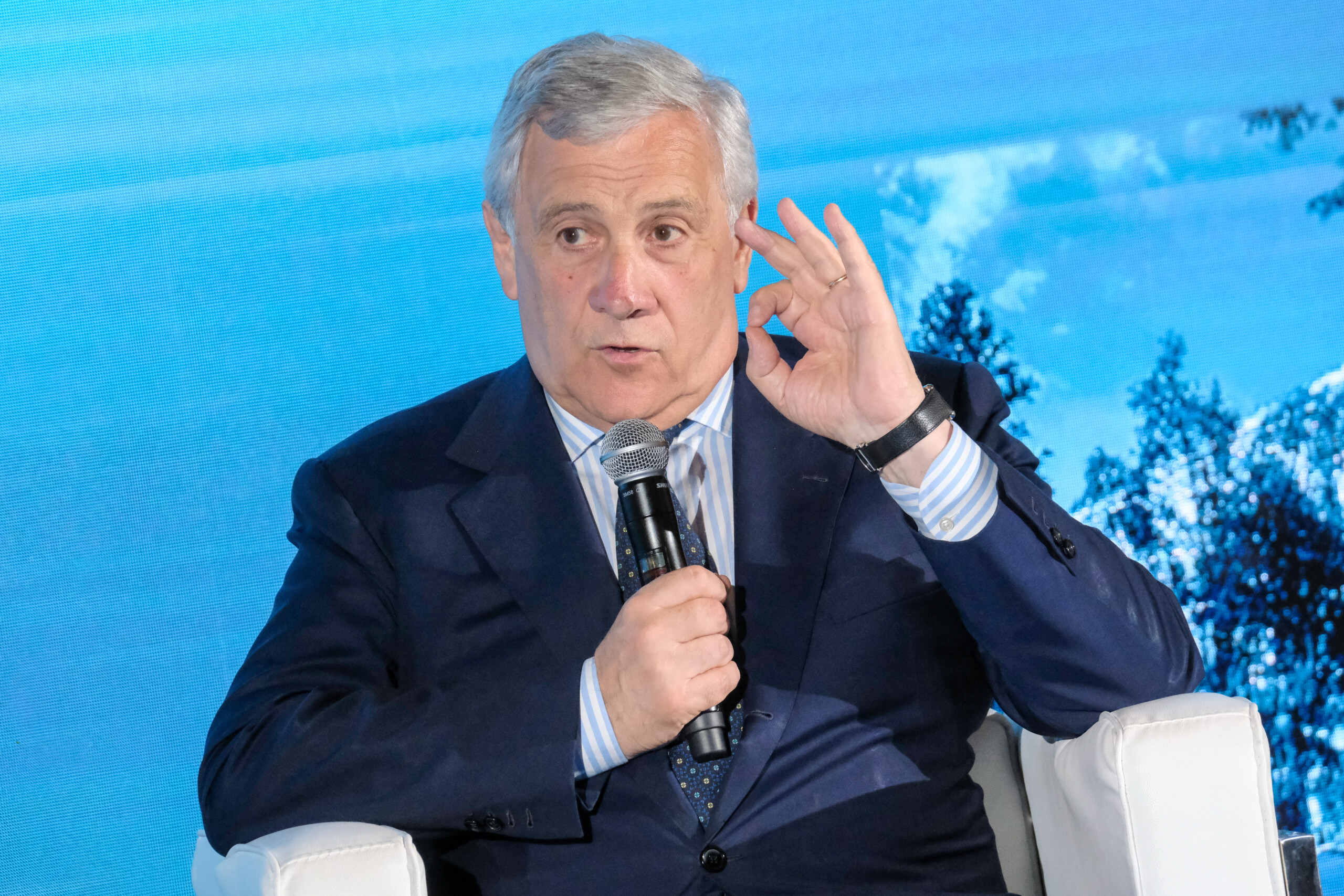 moyen orient tajani adam arrivera en italie le 11 juin feu vert disrael pour le depart scaled
