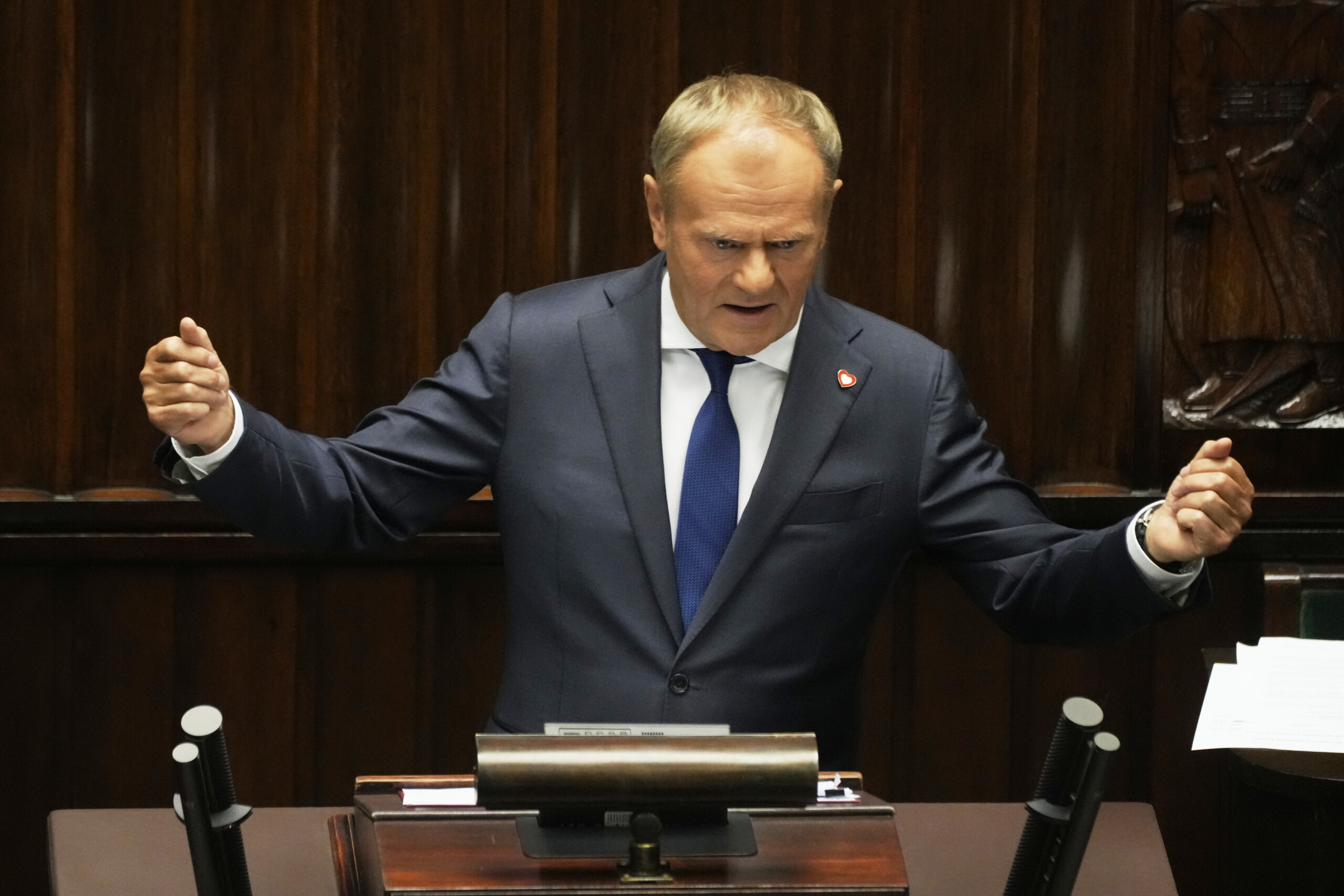 polonie le premier ministre tusk obtient la confiance du parlement scaled