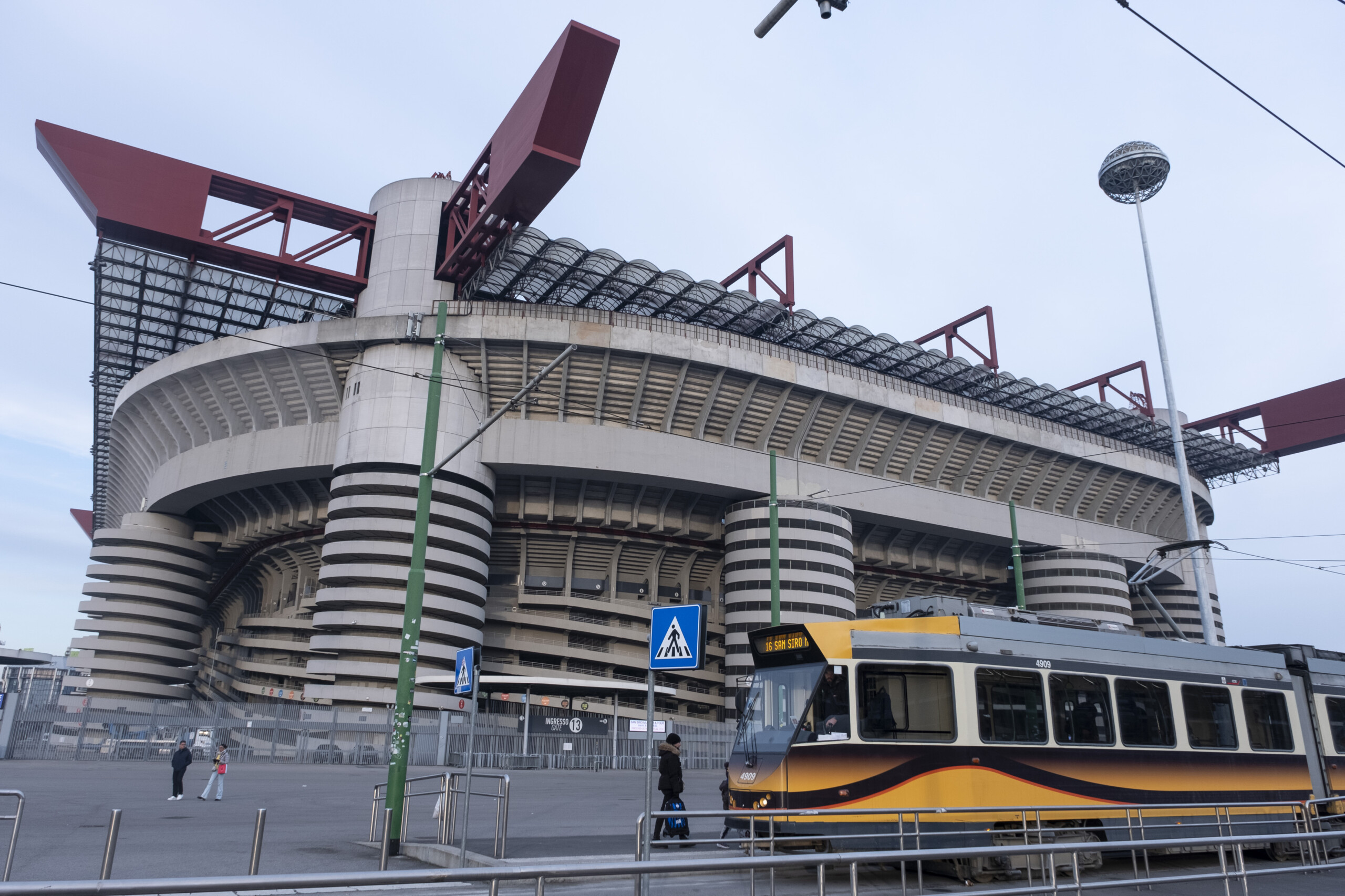 san siro occupe pour les jeux olympiques possible match milan como en australie scaled