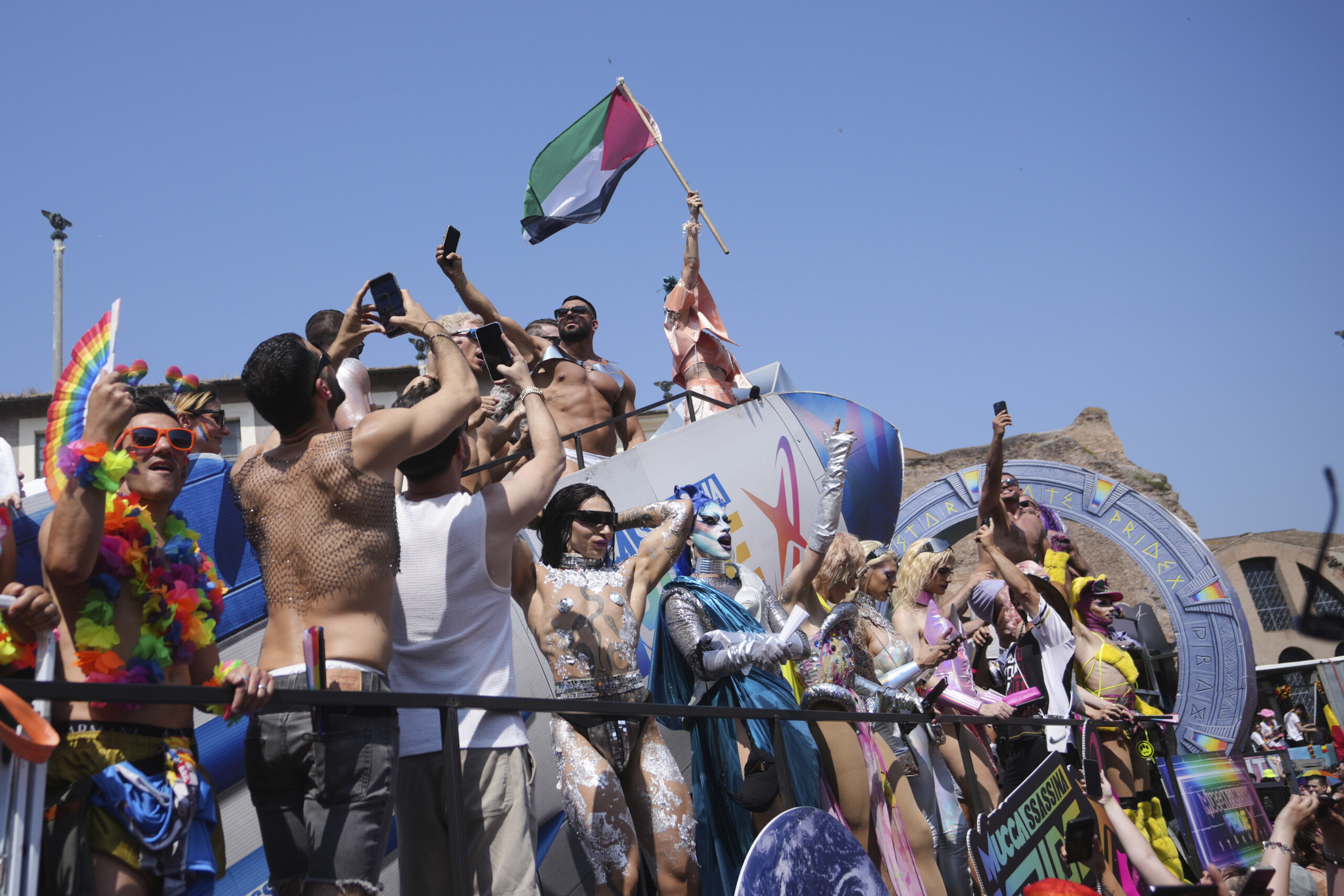 pride silence a rome pour les victimes de gaza le char juif ne participe pas scaled