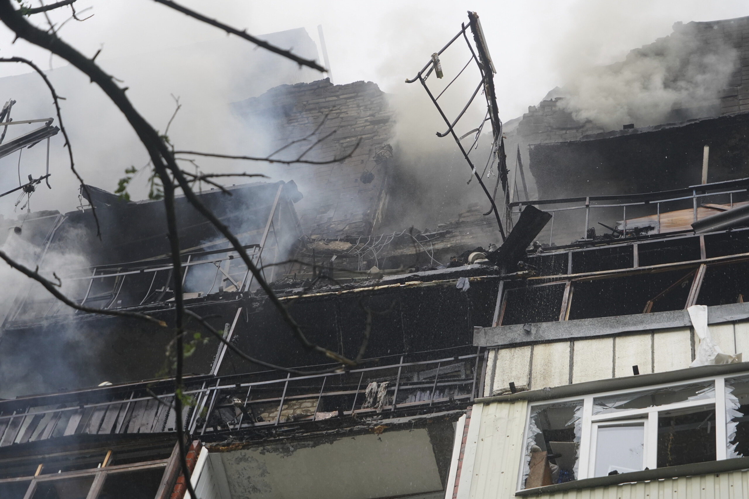 ukraine kiev trois blesses apres une attaque russe a zaporizhia scaled