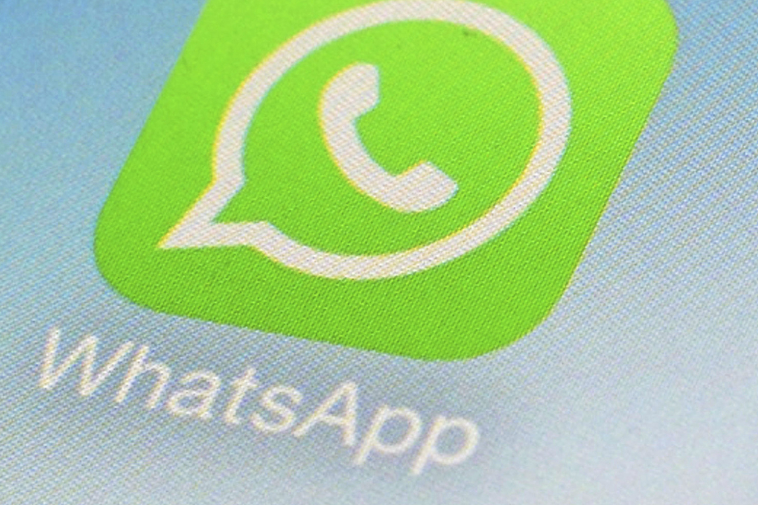 meta whatsapp commencera a afficher des publicites aux utilisateurs de lapplication