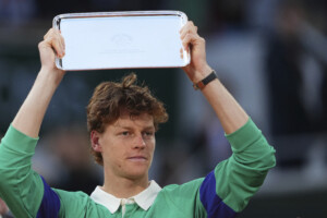 tennis classement atp sinner reste en tete shelton entre dans le top 10