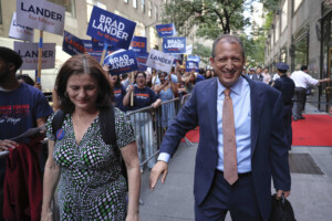 etats unis un candidat a la mairie de new york arrete par des agents de limmigration