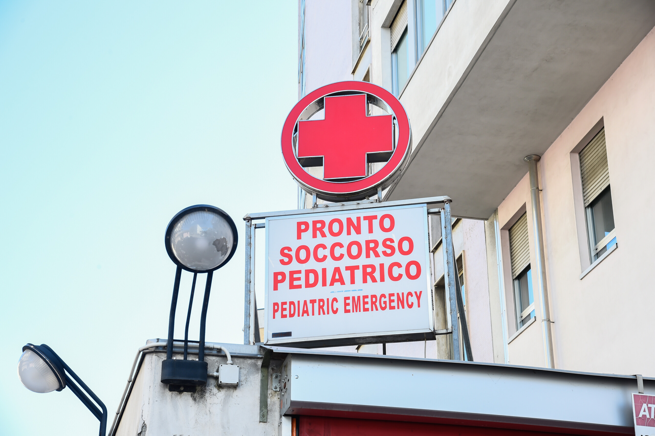 florence une fillette de 19 mois en reanimation pour la rougeole son etat sameliore scaled