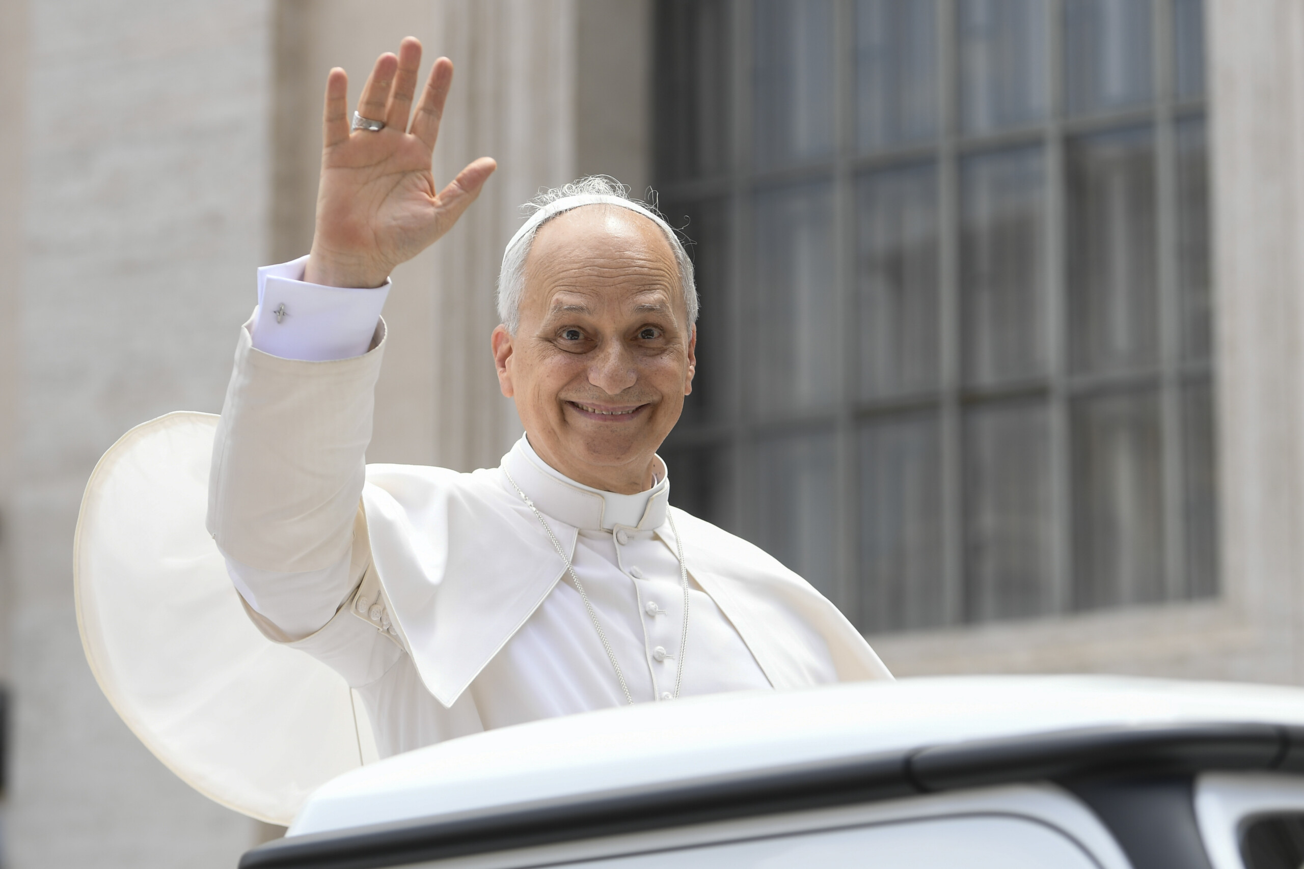 le pape 43 ans de sacerdoce pour prevost premiere fois en tant que pontife scaled
