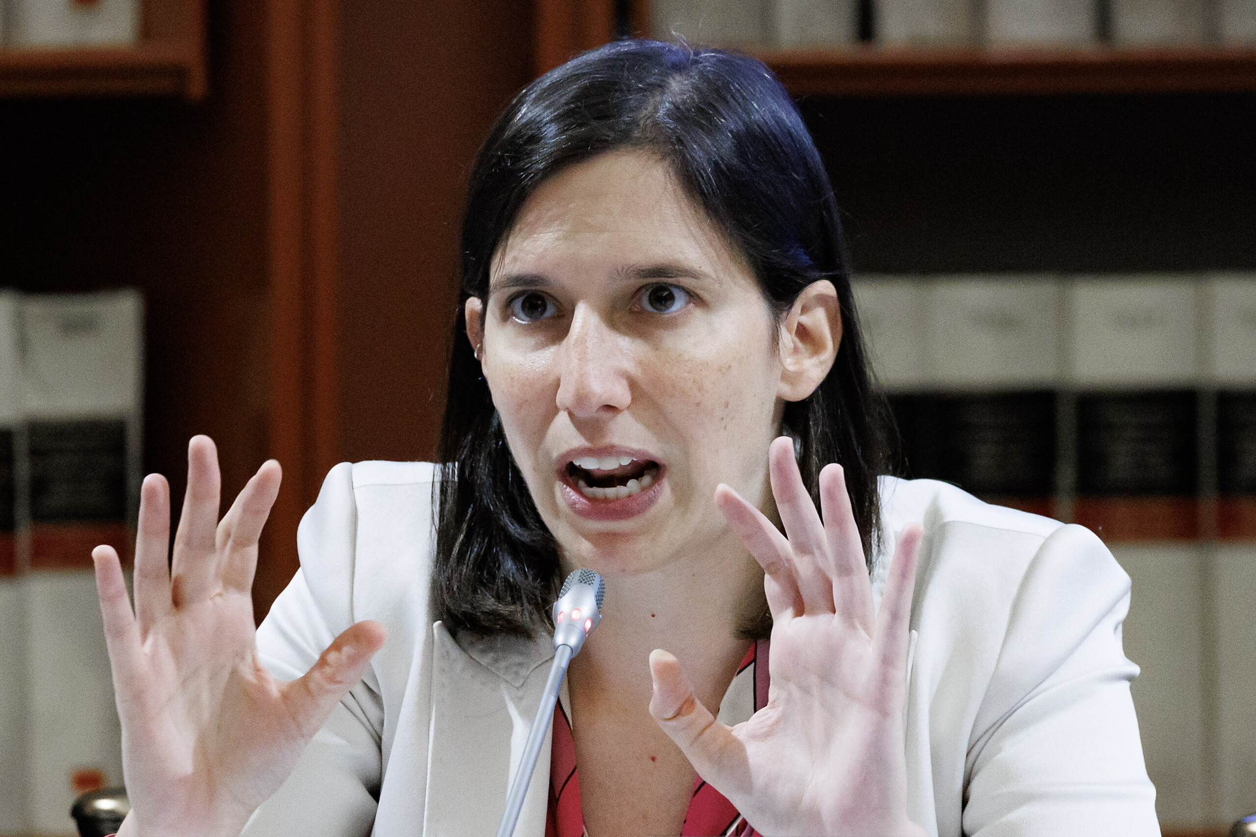 gouvernement schlein une premiere ministre femme qui ne se bat pas pour la vie des autres femmes est inutile scaled