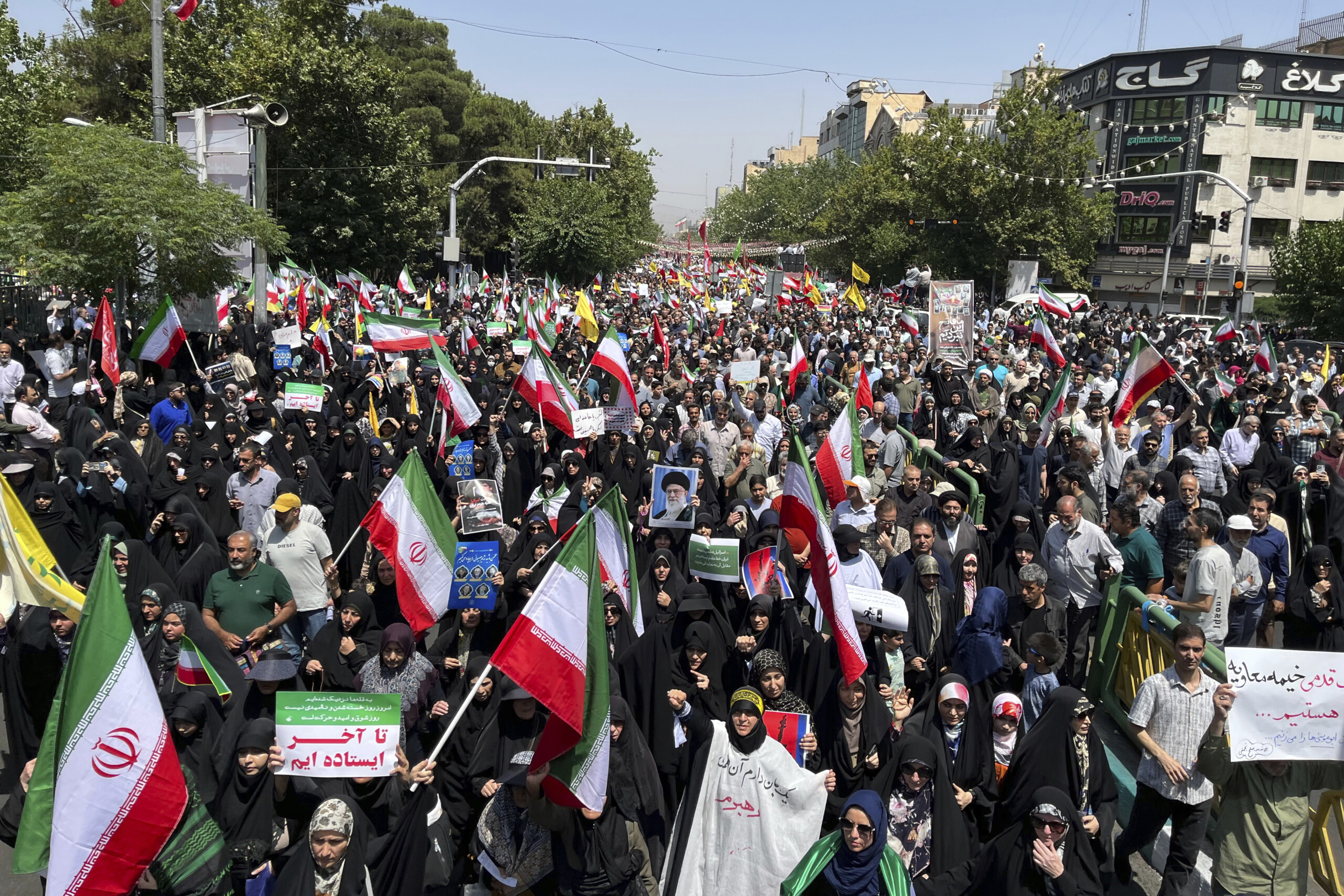 iran teheran reconnait larrestation dun cycliste allemand scaled