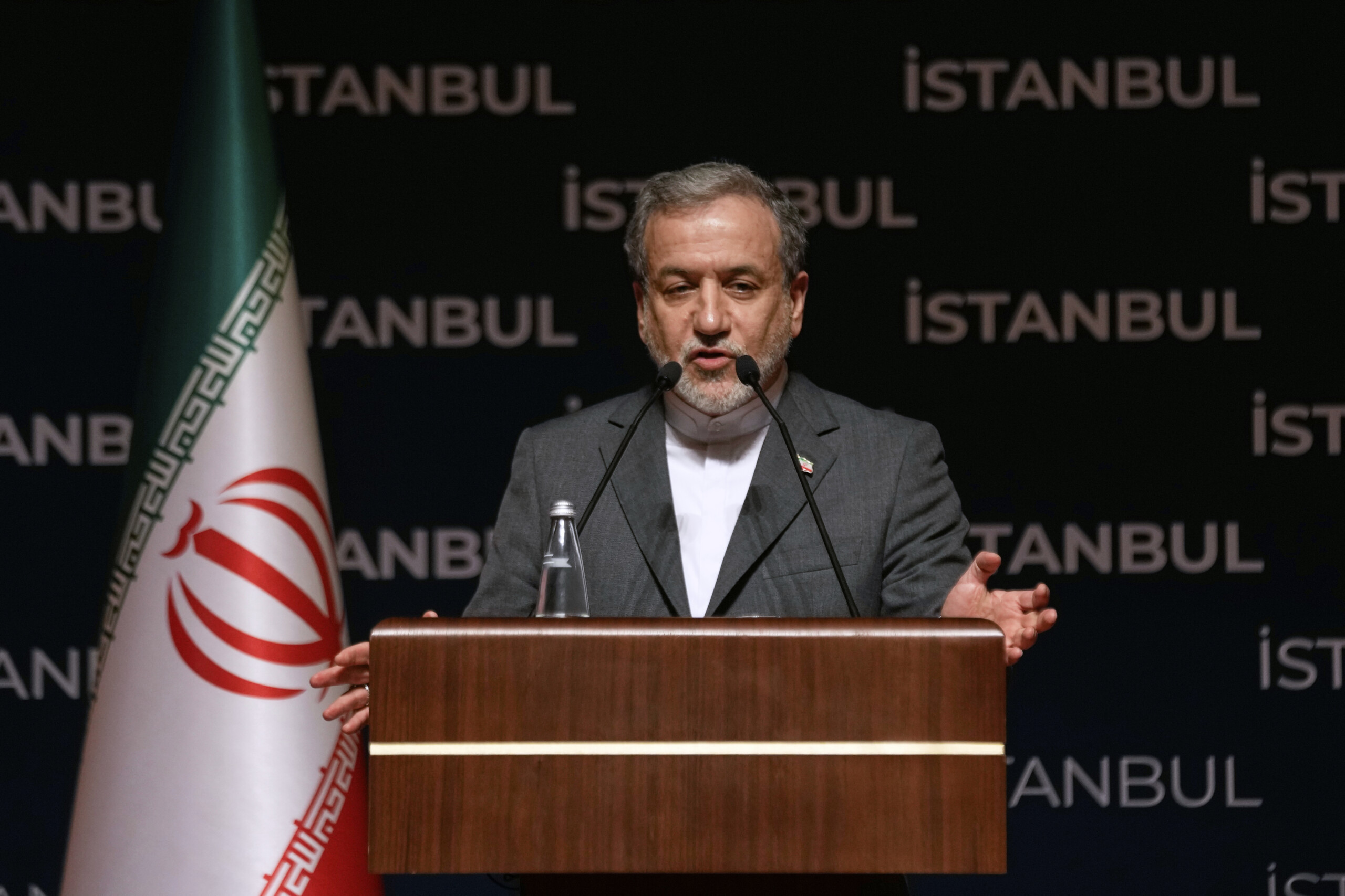 iran araghchi face a des attaques illegitimes nous avons le droit de nous defendre scaled