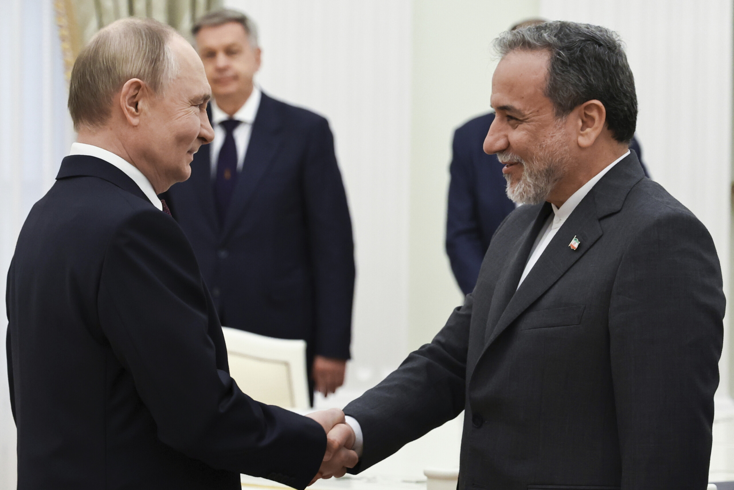 israel iran poutine et araghchi au kremlin discussions sur une solution pacifique scaled