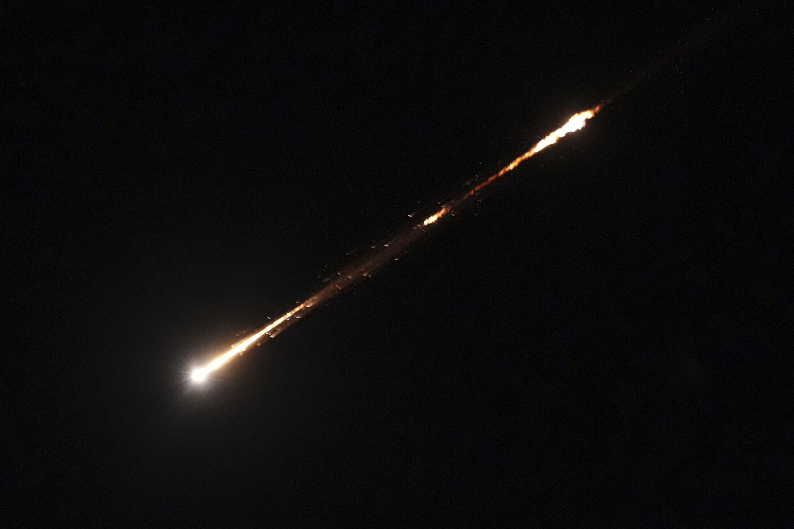 liran le qatar et les emirats arabes unis ferment leur espace aerien scaled