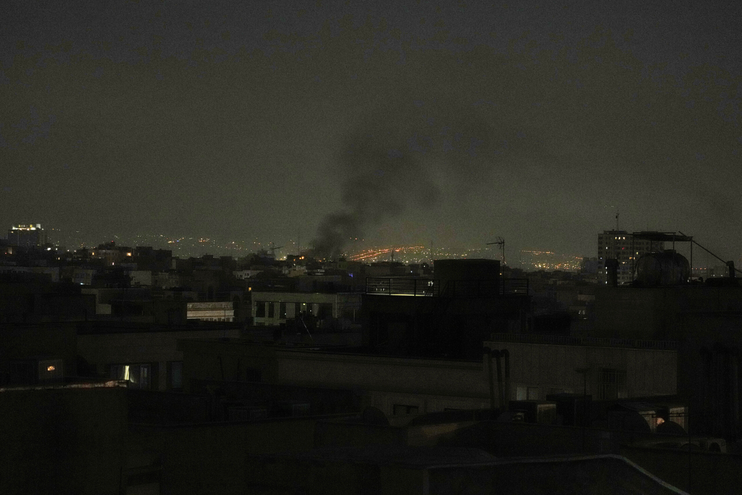 iran teheran malgre la treve nous restons le doigt sur la gachette scaled