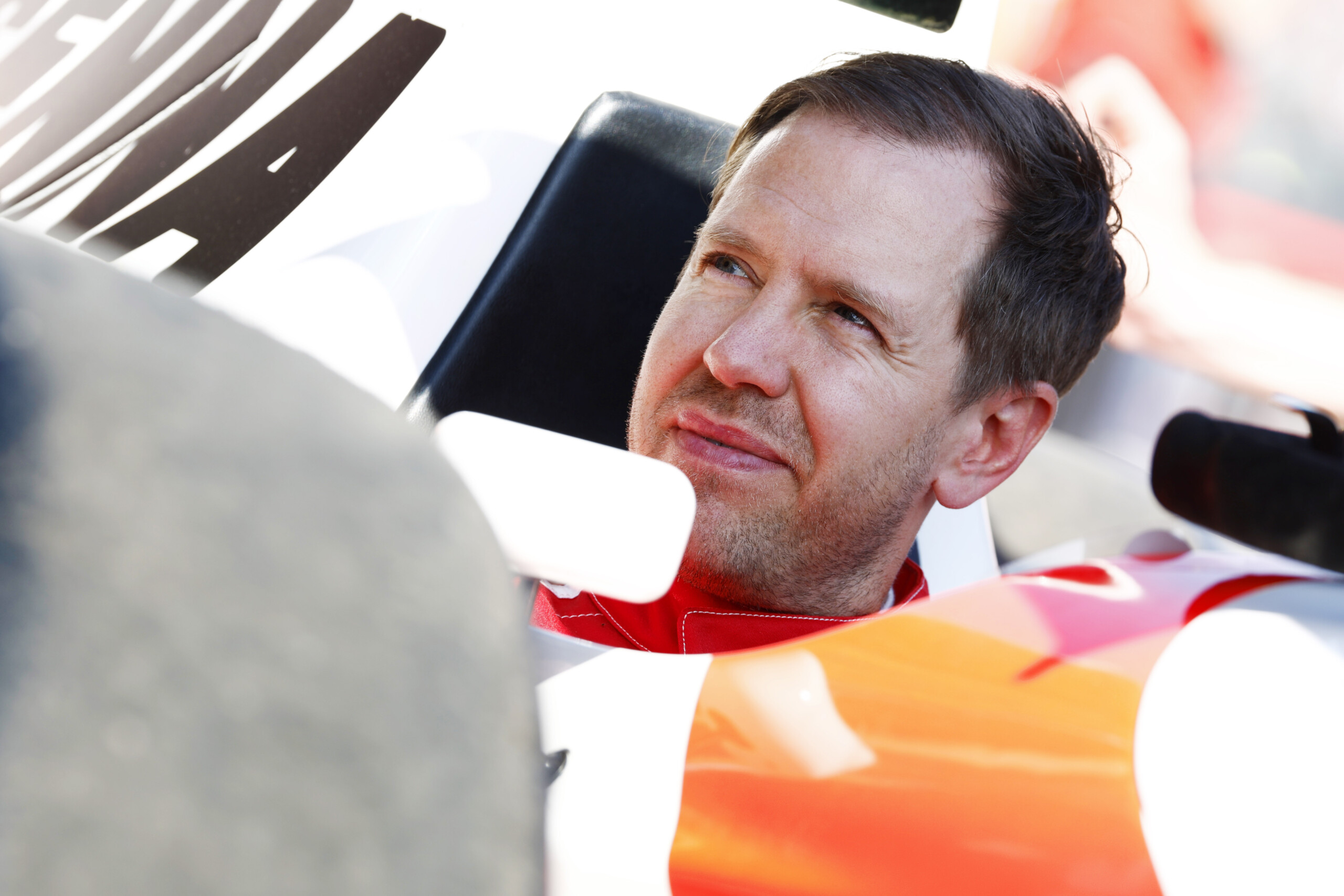 f1 vettel proche dun retour en tant que consultant chez red bull scaled