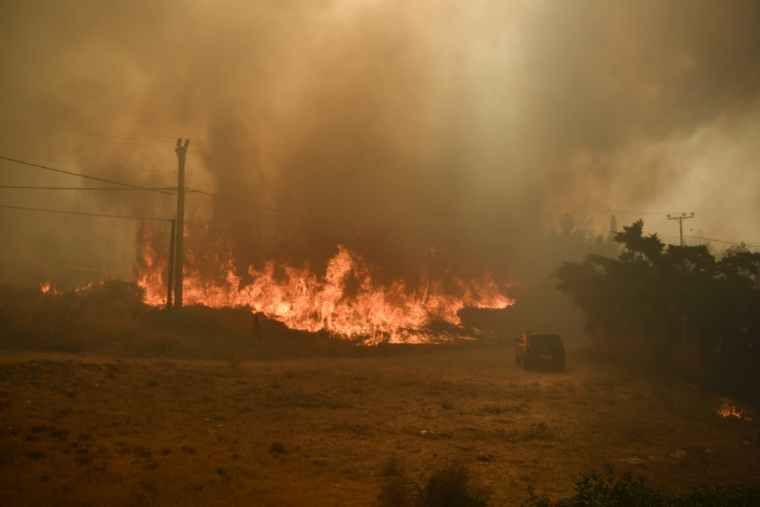 grece evacuations en raison dun incendie au sud dathenes scaled