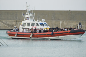 crotone argent destine aux migrants verse a la ndrangheta 25 millions deuros saisis