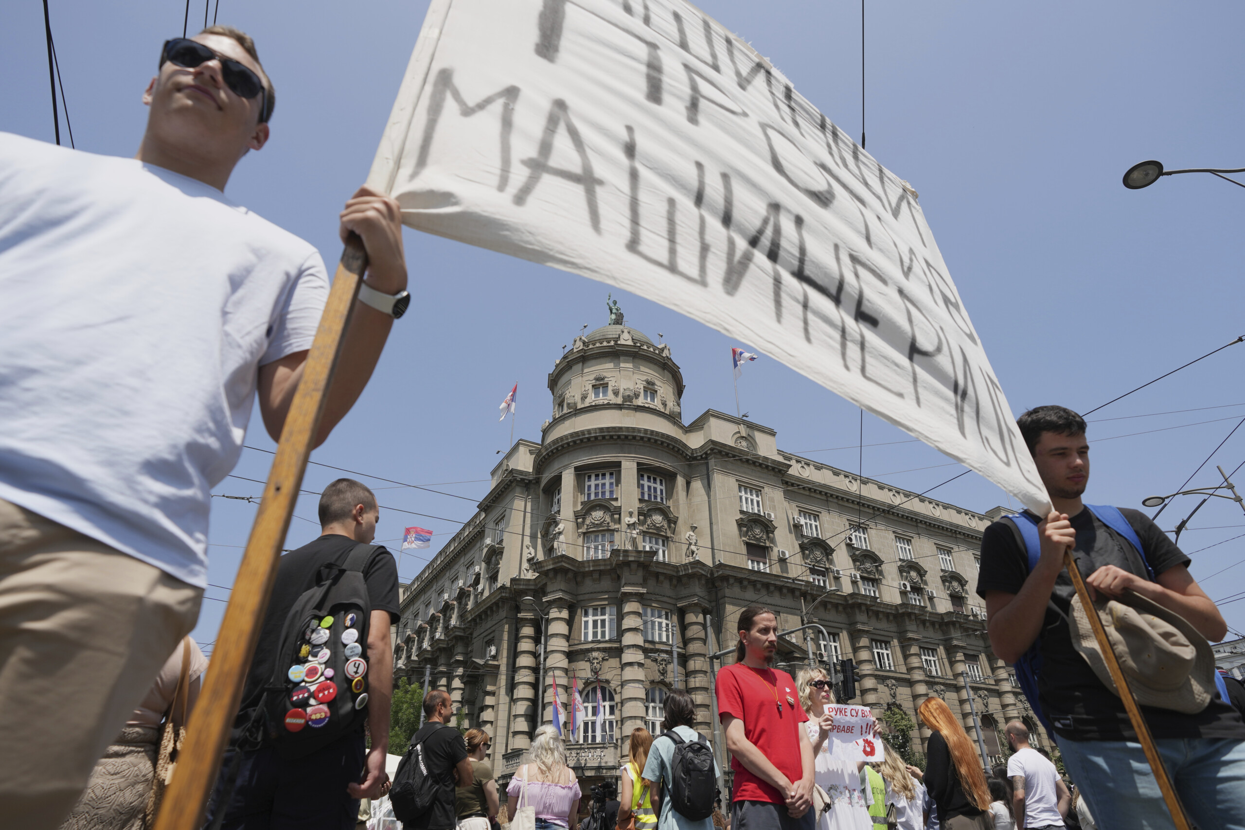 serbie nouvelle manifestation anti gouvernementale a belgrade contre les elections anticipees scaled