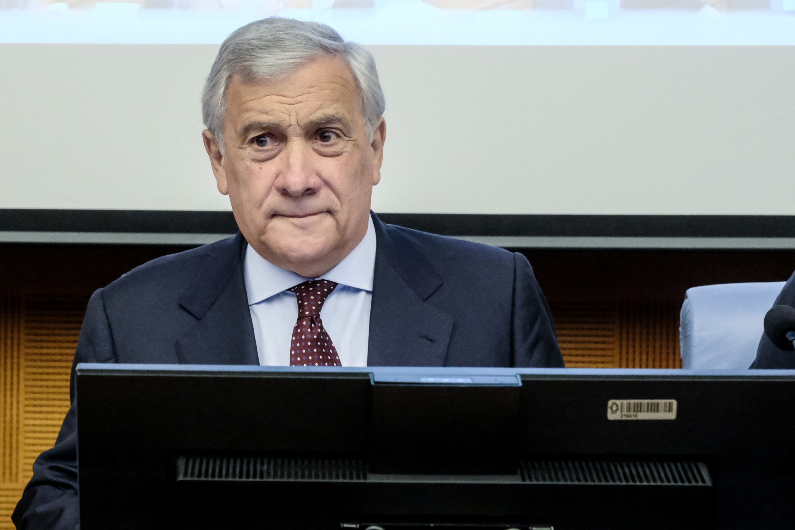 ukraine tajani continuons a apporter notre soutien militaire poutine doit faire marche arriere scaled