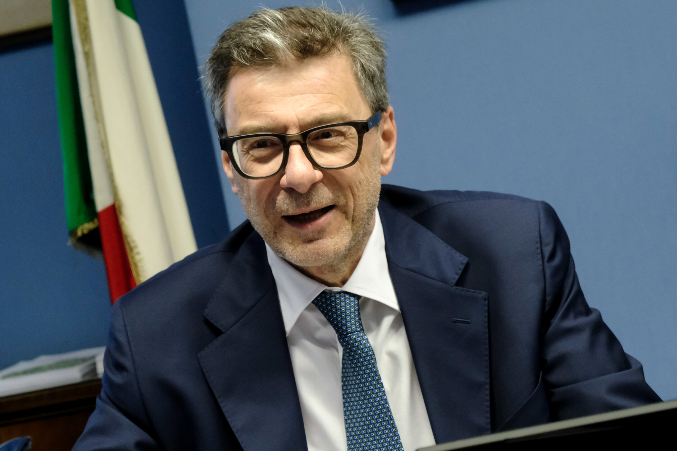 conti pubblici giorgetti des defis ambitieux mais a la portee de litalie scaled