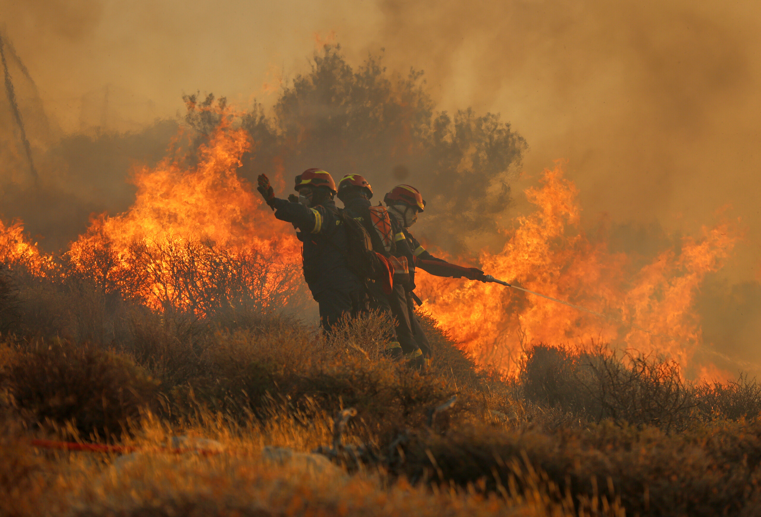 incendie en crete 5 000 touristes evacues scaled