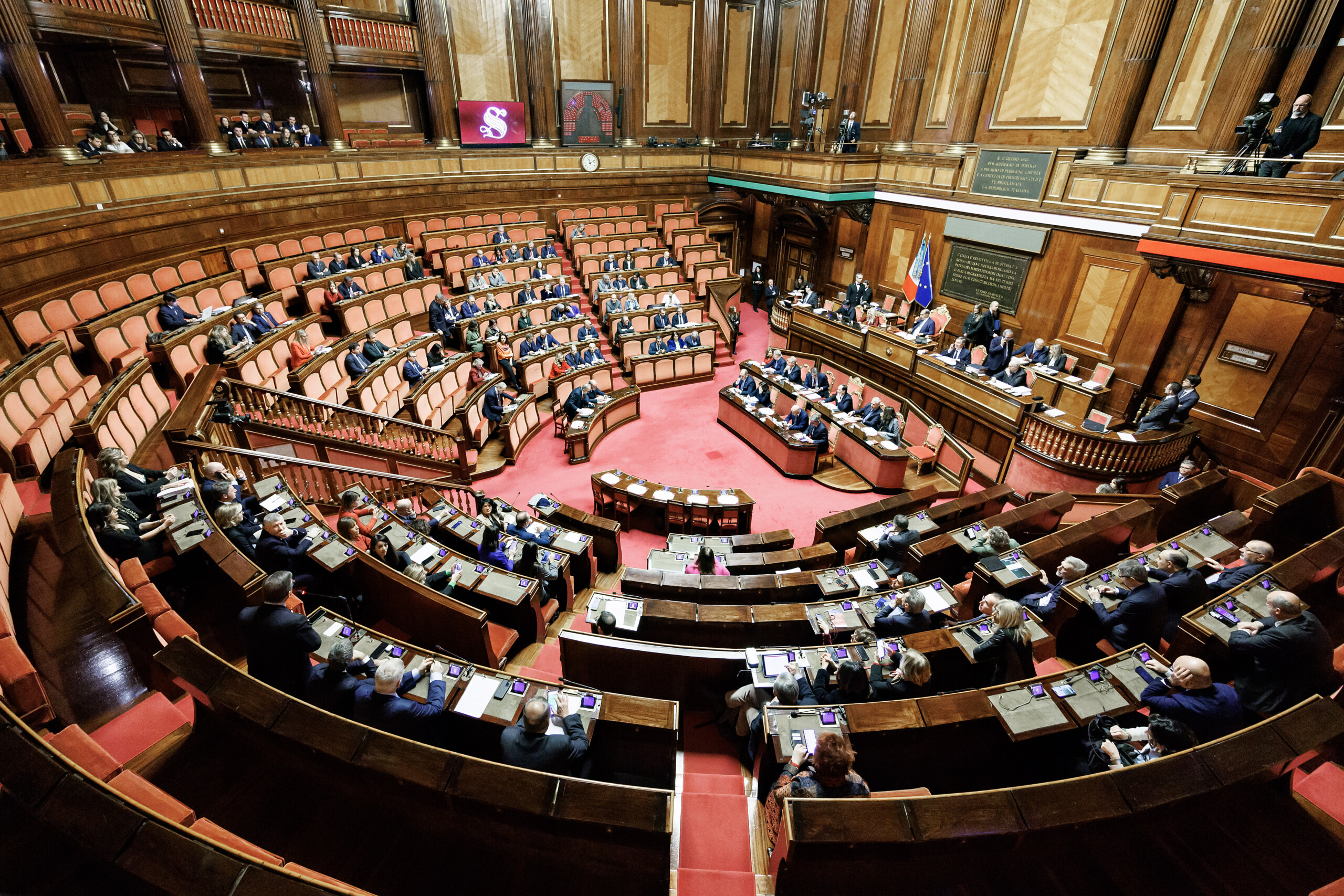 separation des carrieres le senat approuve larticle 2 distinction entre magistrats du parquet et magistrats du siege scaled