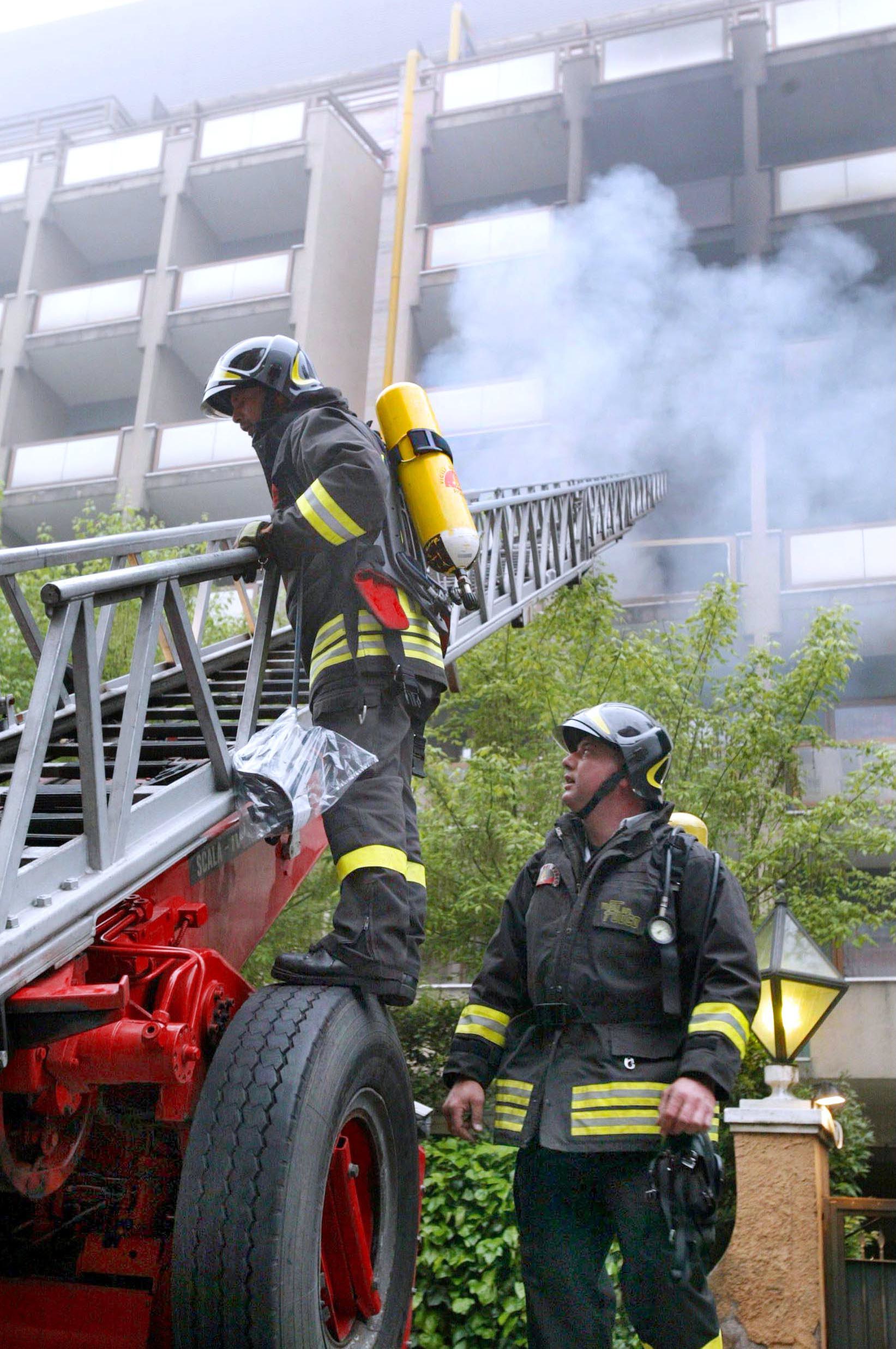 rome explosion dun depot de gaz dans le quartier prenestino plusieurs blesses