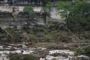 etats unis le bilan des inondations au texas seleve a 32 morts dont 14 enfants