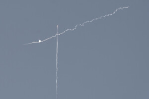 moyen orient larmee israelienne intercepte un missile lance depuis le yemen