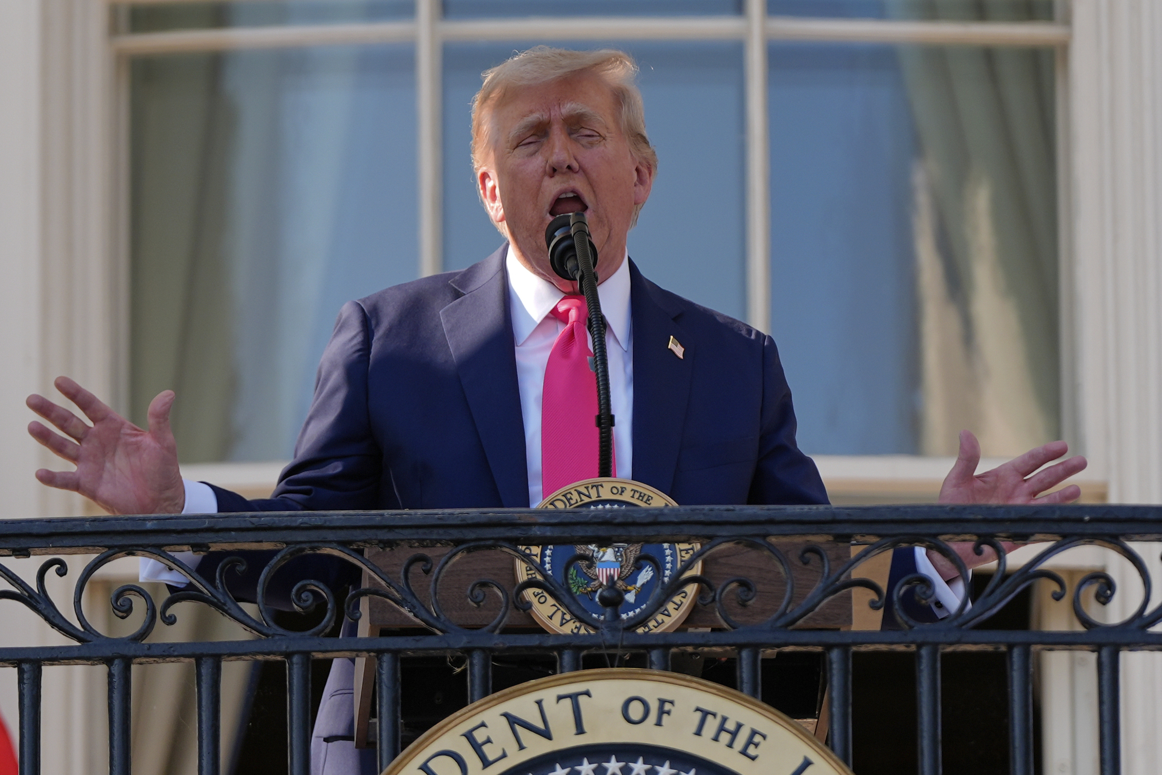 dazi trump annonce les premieres lettres seront envoyees a midi