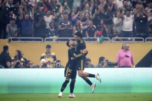 football le mexique remporte la gold cup de la concacaf les etats unis battus 2 1 en finale