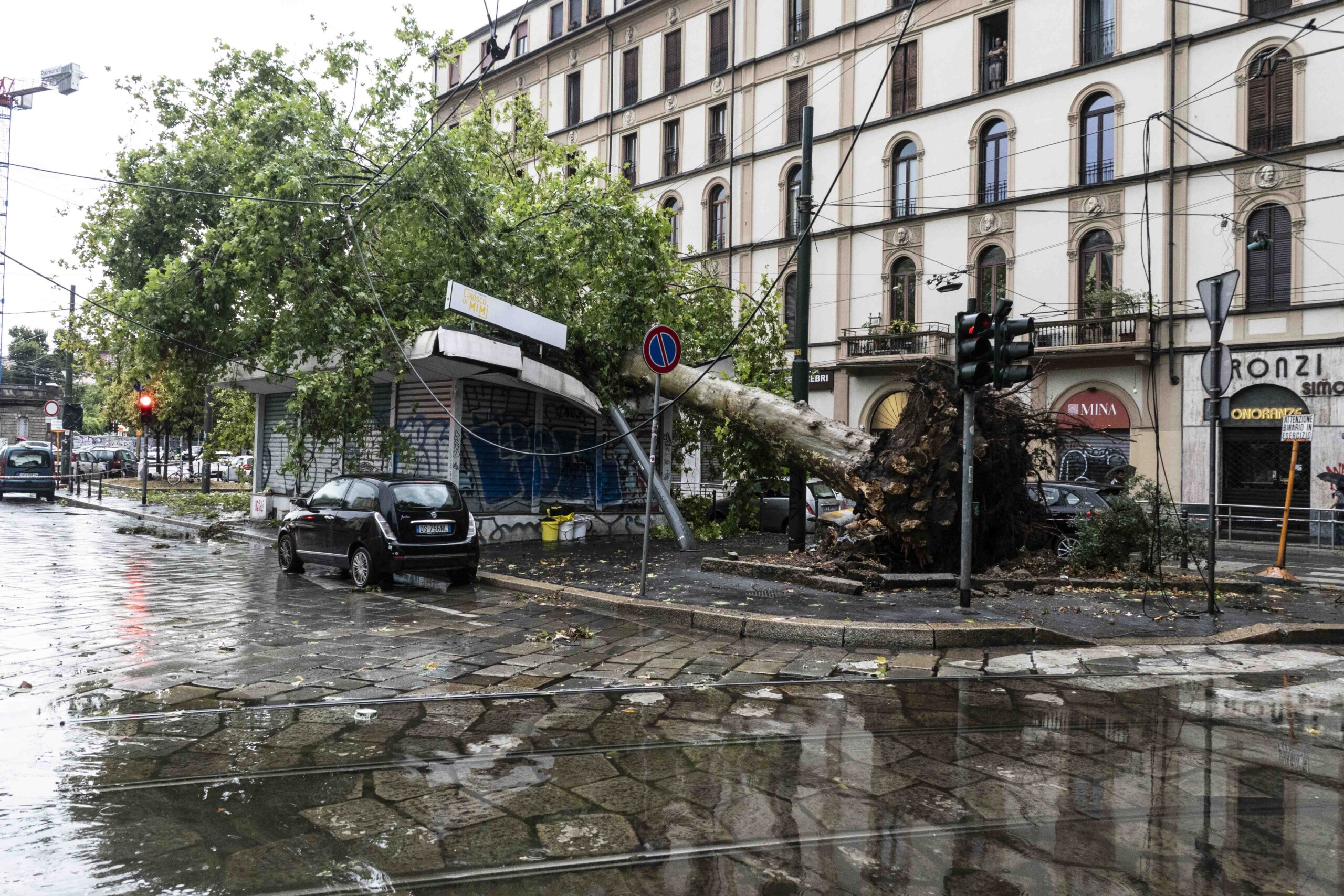 intemperies depuis hier plus de 500 interventions des pompiers en lombardie scaled