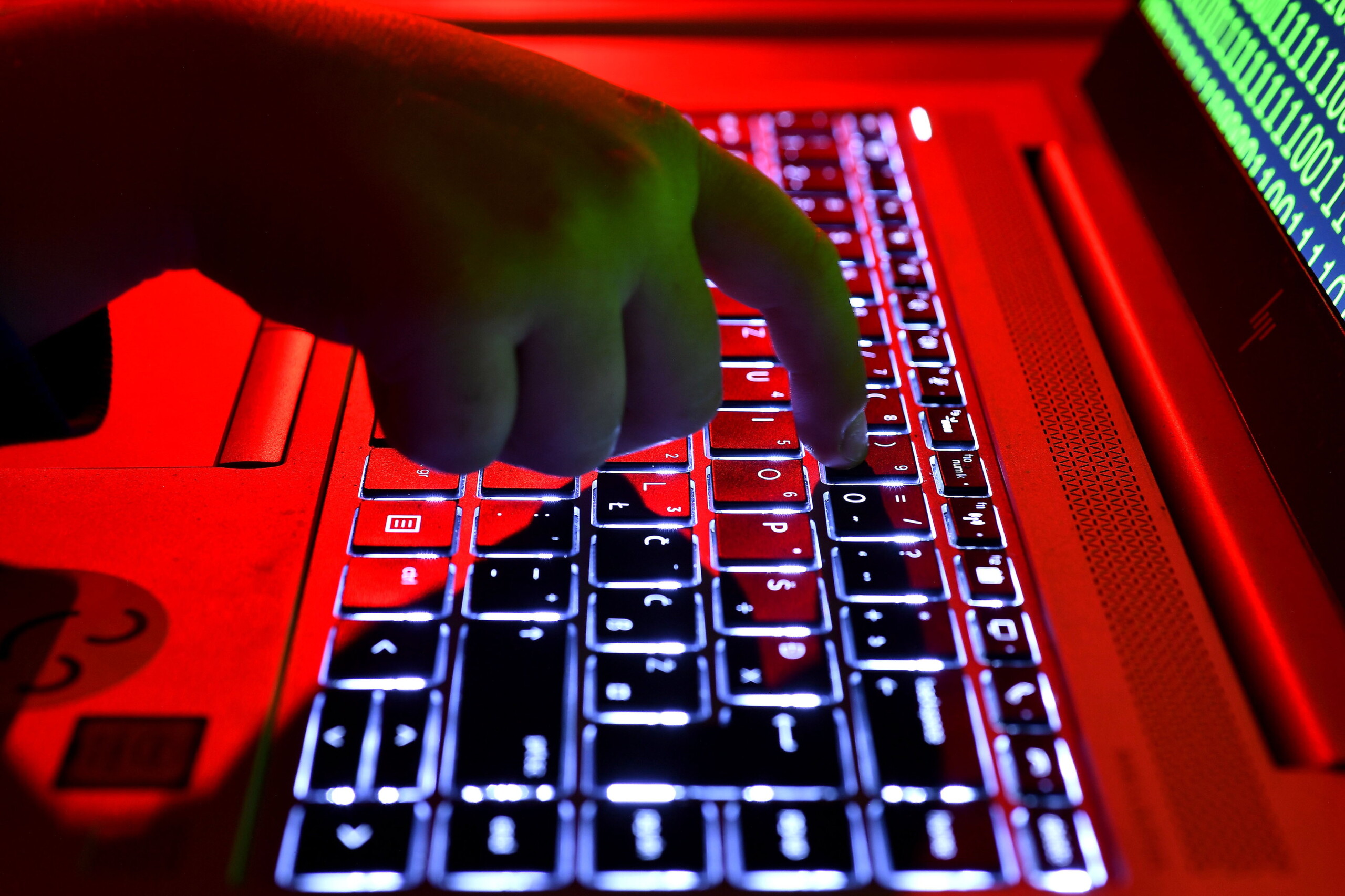 milan un pirate informatique presume recherche par le fbi arrete a malpensa scaled