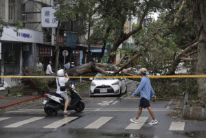 taiwan le typhon danas sabat sur lile faisant deux morts et plus de 300 blesses