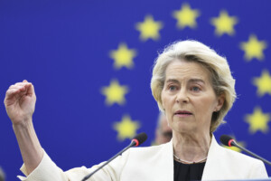 ue von der leyen la motion de censure promue par des extremistes et complotistes de droite