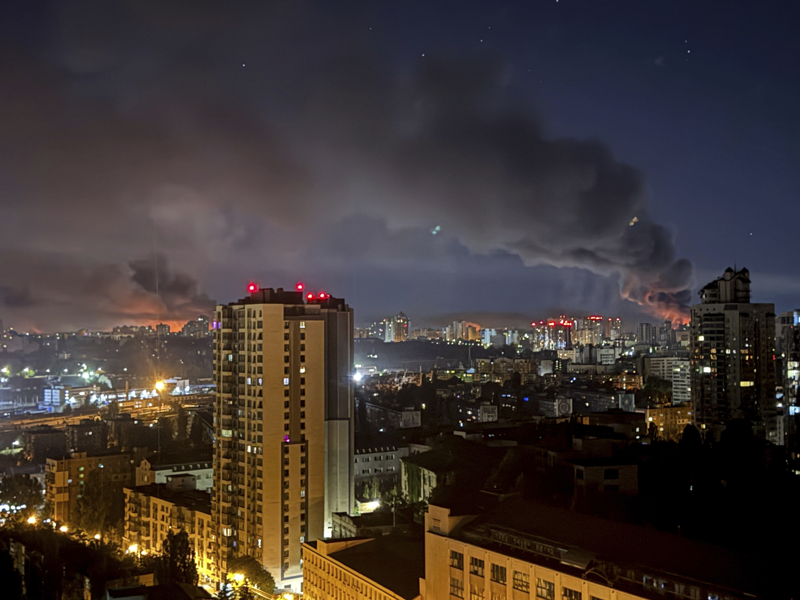 ukraine kiev 4 morts dans des attaques russes pendant la nuit scaled