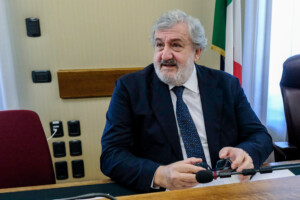 ex ilva emiliano jexclus categoriquement toute signature aujourdhui mais des mesures decisives sont possibles
