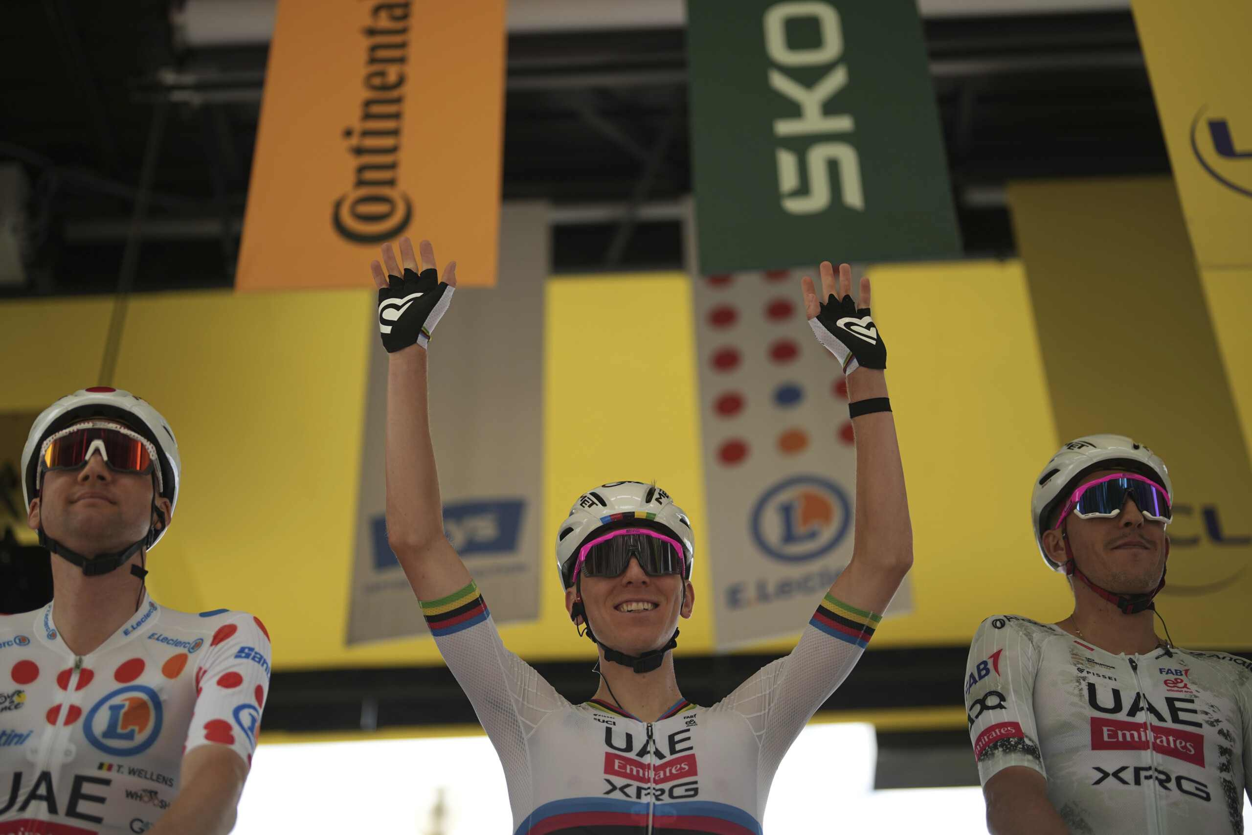 tour de france pogacar remporte la 4e etape van der poel conserve le maillot jaune scaled