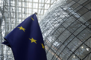 droits de douane ue echeance fixee au 1er aout mais nous visons un accord dans les prochains jours