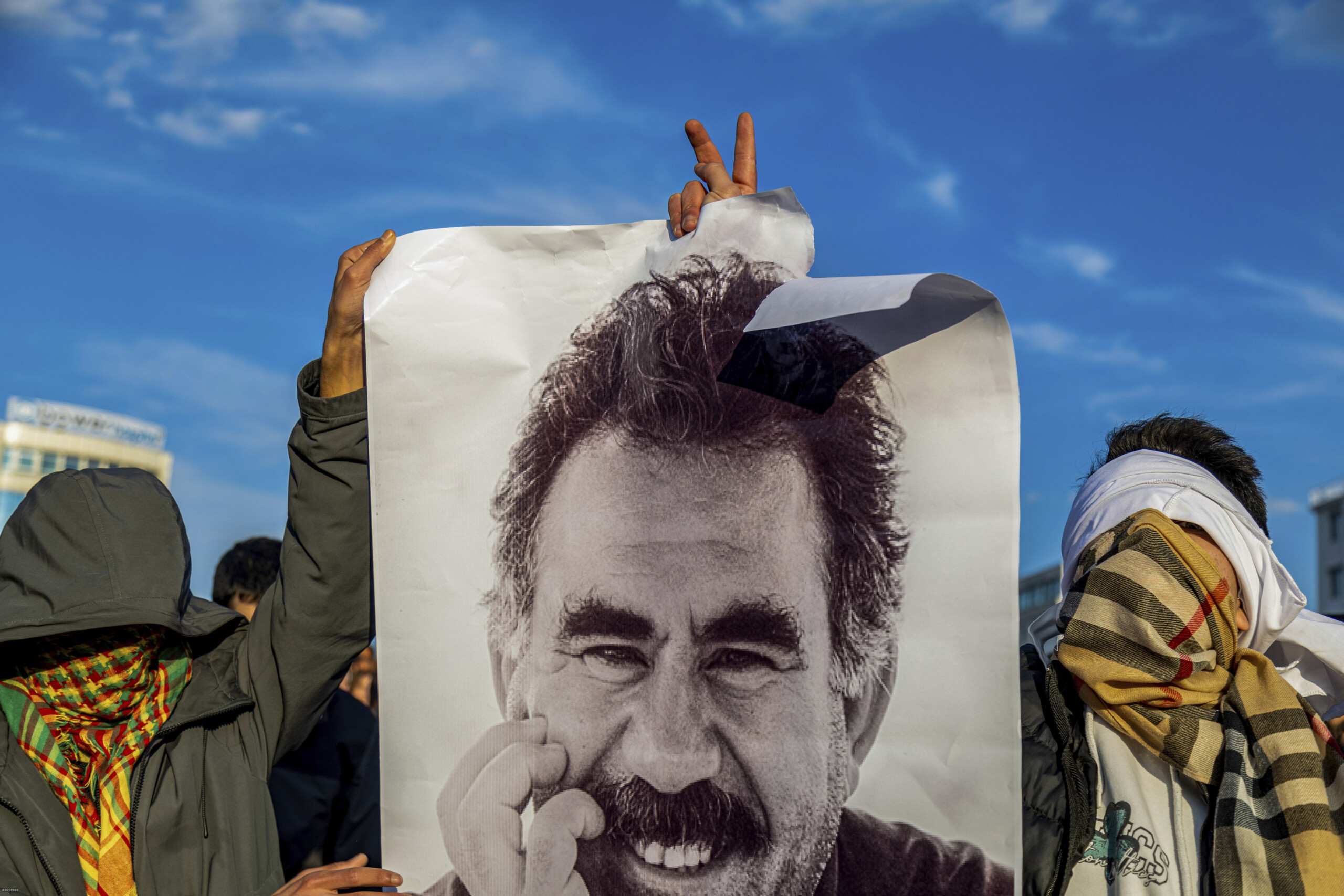 ocalan le pkk abandonne volontairement la lutte armee le desarmement aura lieu prochainement scaled